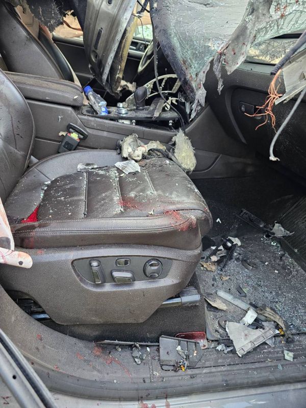 Дрон-камикадзе ВСУ атаковал гражданский автомобиль недалеко от Новой Маячки Алешкинского округа, сообщил Владимир Сальдо