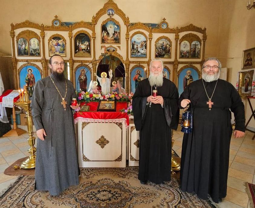 В Скадовскую епархию доставили Благодатный огонь