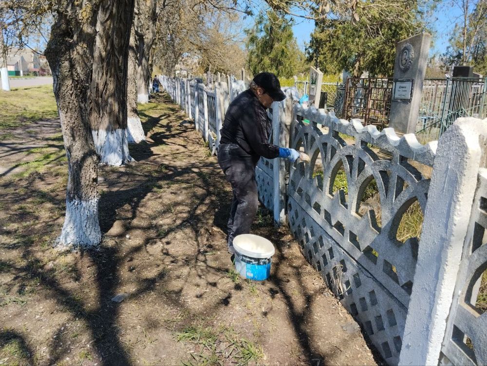 Уборка на старом и новом кладбищах