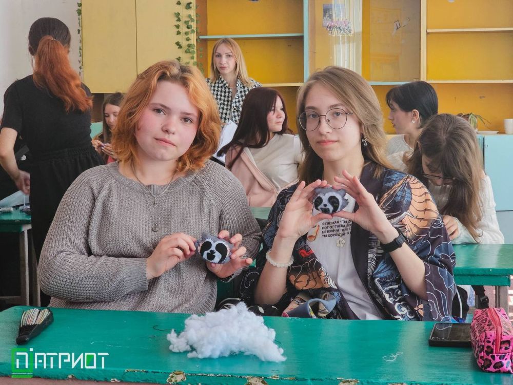 ВОЗЬМИ С СОБОЙ НА УДАЧУ. Енот «Херси» занял особенное место в сердцах молодежи Херсонской области, став символом добра и защиты