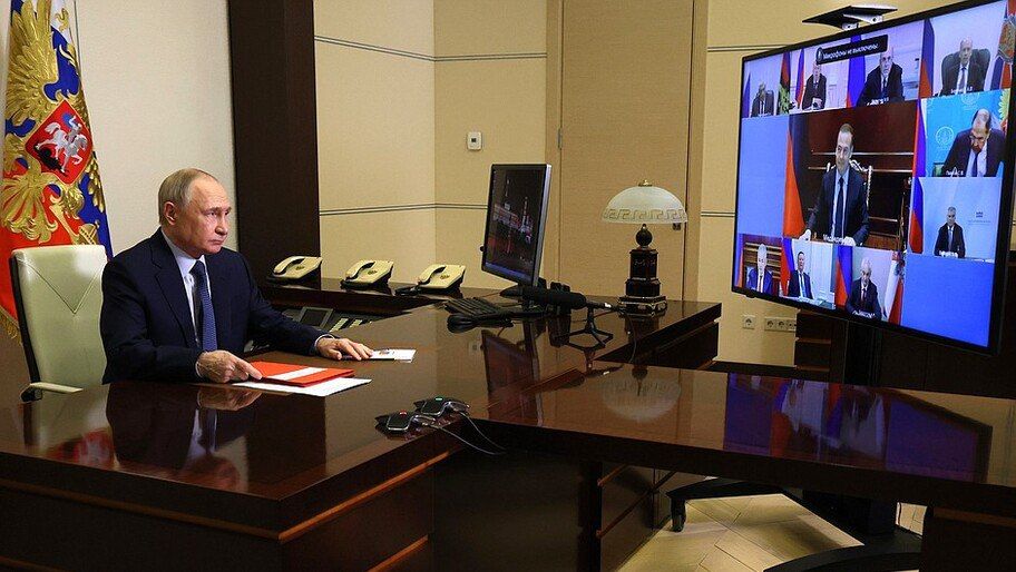 Путин подчеркнул необходимость насыщения армии перспективным оружием