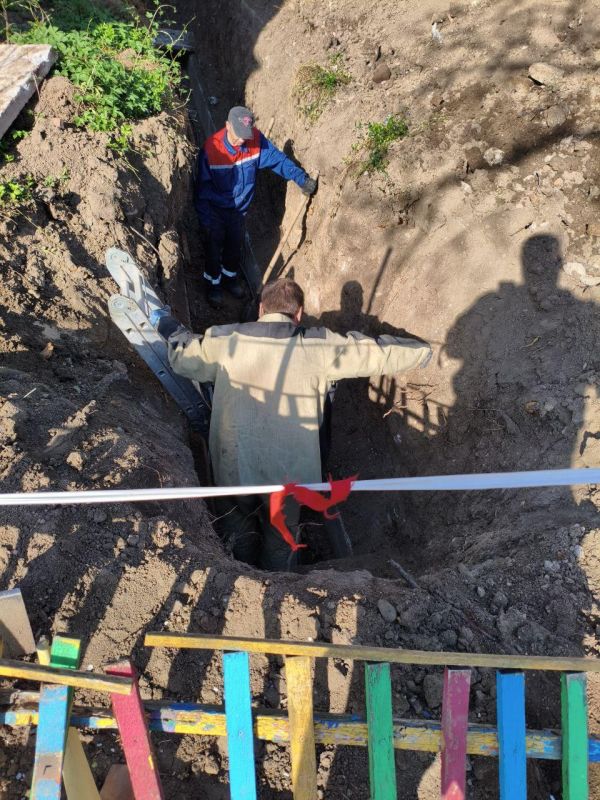 Рязанцы ремонтируют теплотрассу на территории детского сада в Чаплынке