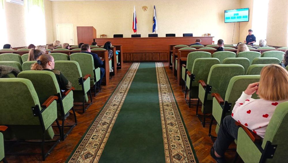 В Геническе преподаватели Саратовской государственной юридической академии провели обучающий семинар