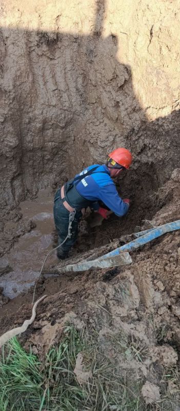 Аварийная бригада Чаплинского ТПУ продолжает работу по обслуживанию коммунальной инфраструктуры в различных населенных пунктах округа