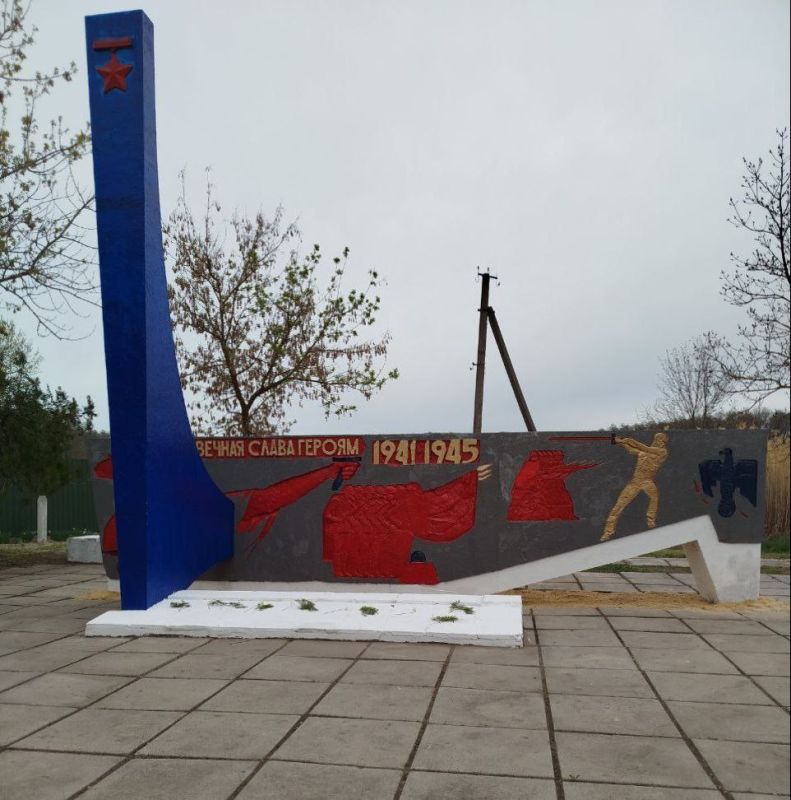 Мемориальный комплекс «Обелиск Славы» в селе Великая Кардашинка преобразился