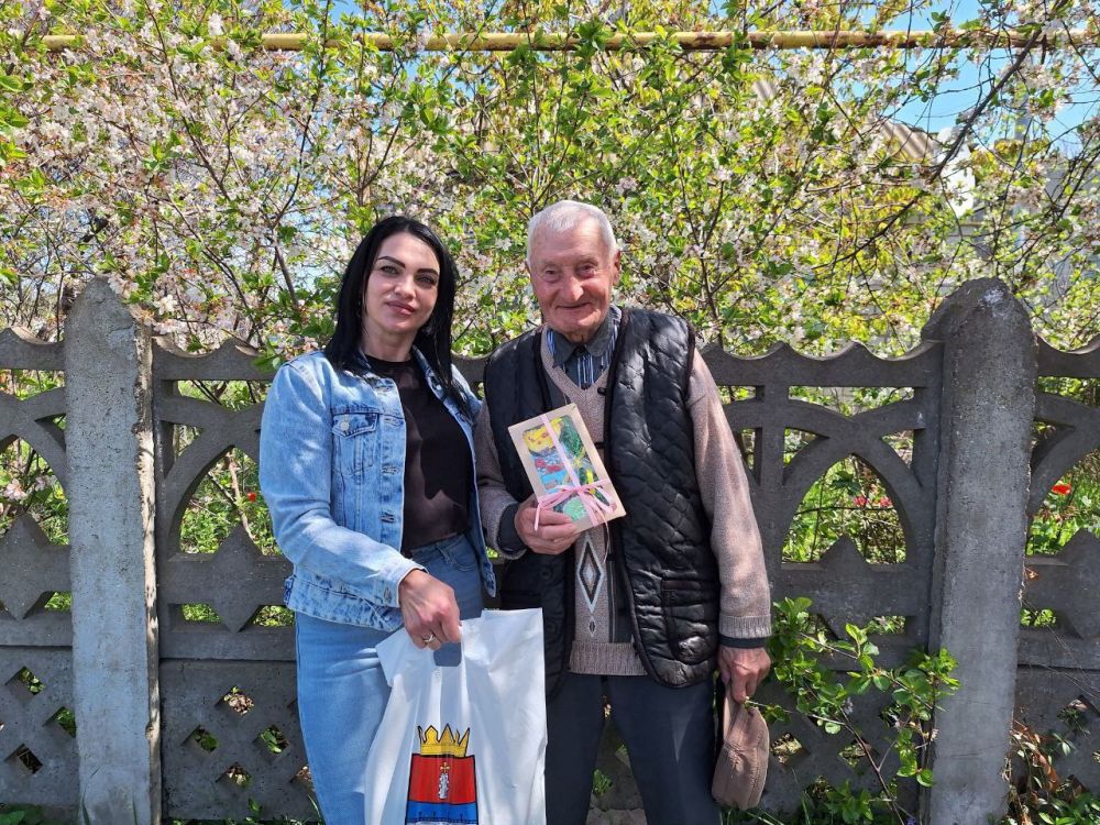 В рамках доброй традиции в селе Чернянка поздравили жителя старше 80 лет