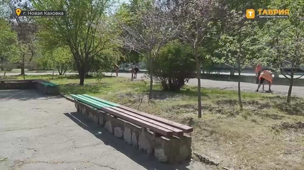 Сотрудники коммунальных служб Новой Каховки высадили 17 тысяч цветов