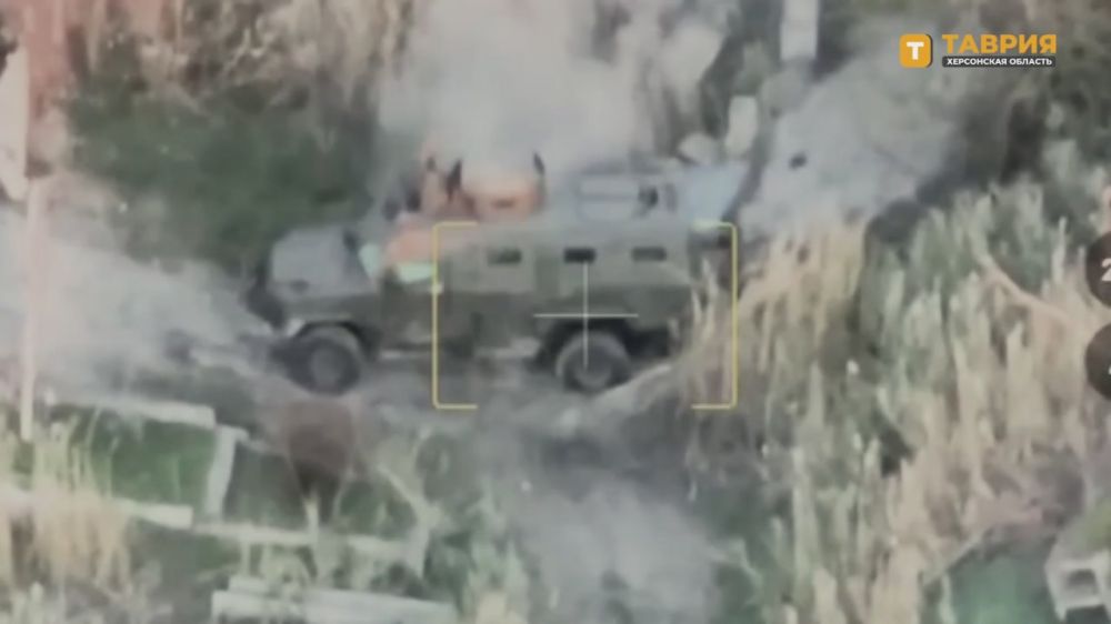 Расчет FPV-дронов 42-й дивизии группировки войск "Днепр" уничтожил бронетранспортер "Козак" ВСУ