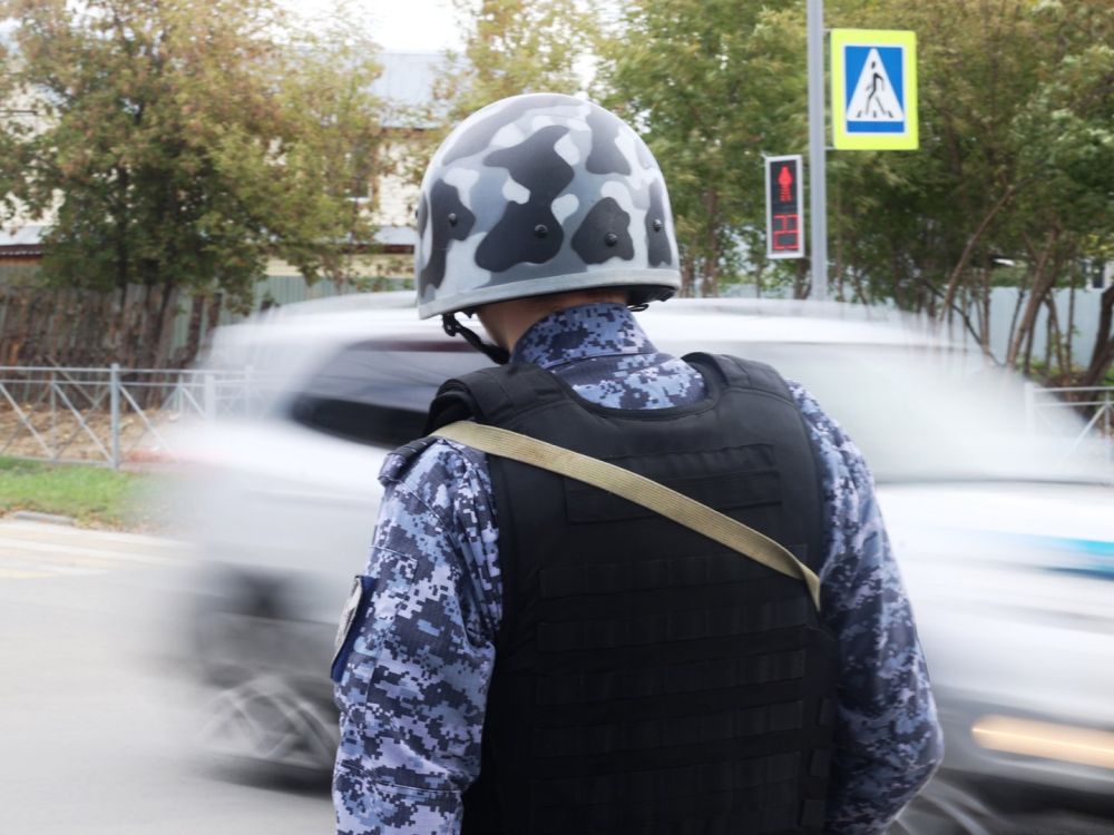 Школьники Салехарда получили привет из Херсонской области от Росгвардии. Видео