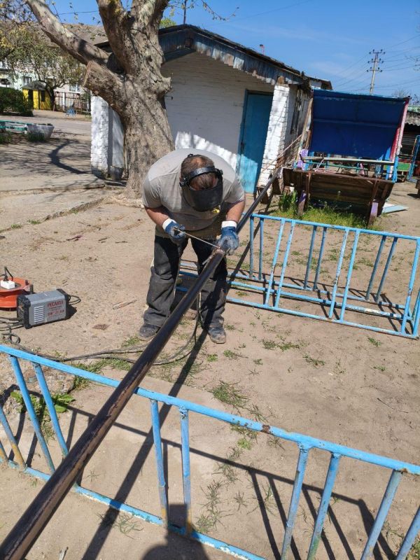 Рязанцы ремонтируют теплотрассу на территории детского сада в Чаплинке