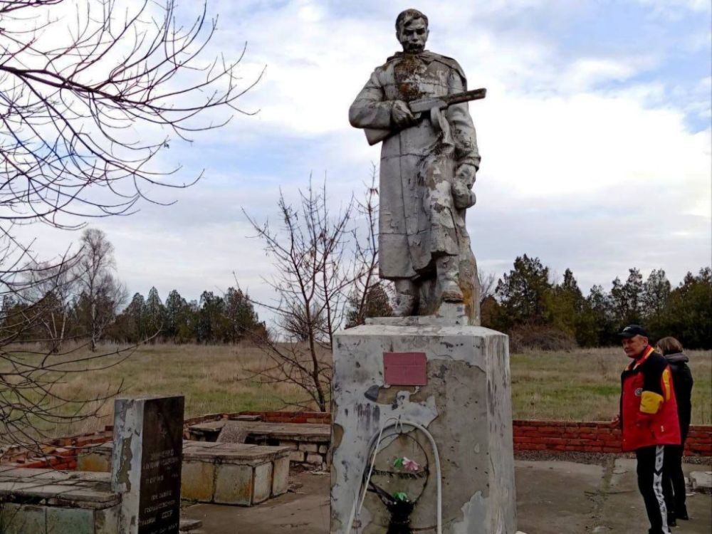 В Верхнем Рогачике благоустроили памятник Великой Отечественной войне