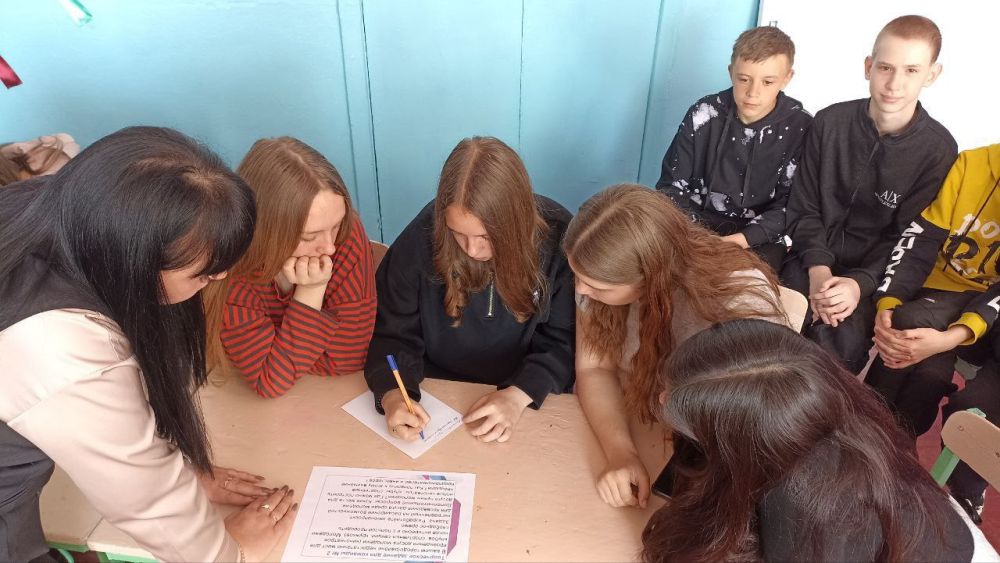 Первые Верхнесерогозской школы встретились с депутатами районного совета