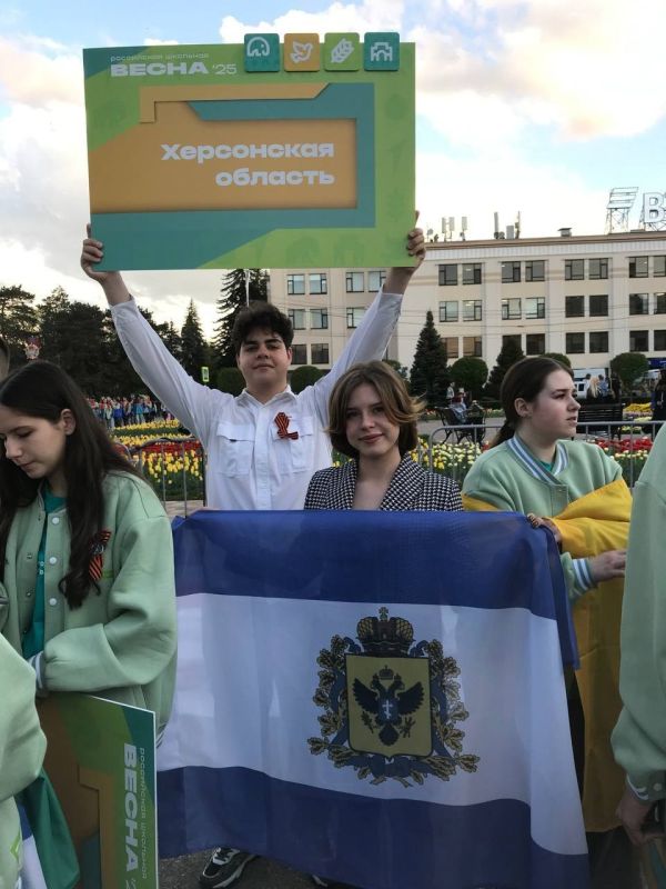 Учащиеся Скадовской школы №1 принимают участие во Всероссийском фестивале «Российская школьная весна», который проходит с 22 по 25 апреля 2025 года в городе Ставрополь