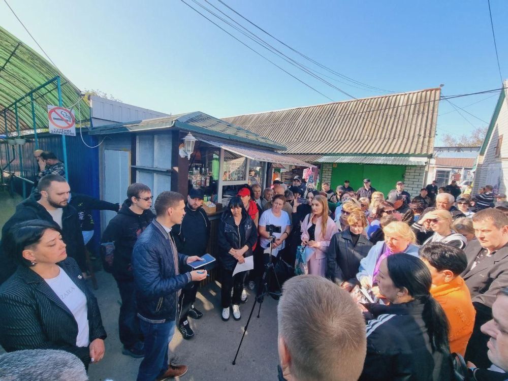 Представители власти провели встречу с предпринимателями, пострадавшими в результате пожара на Геническом рынке