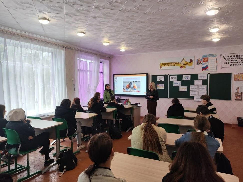 В Ивановском МО, провели для старшеклассников профориентационное занятие на тему: «Профессиональное образование»