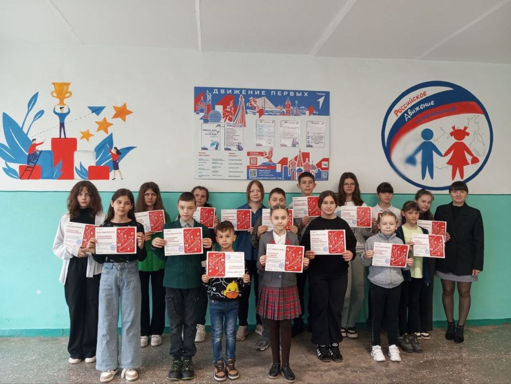 В Ивановской школе наградили юных художников