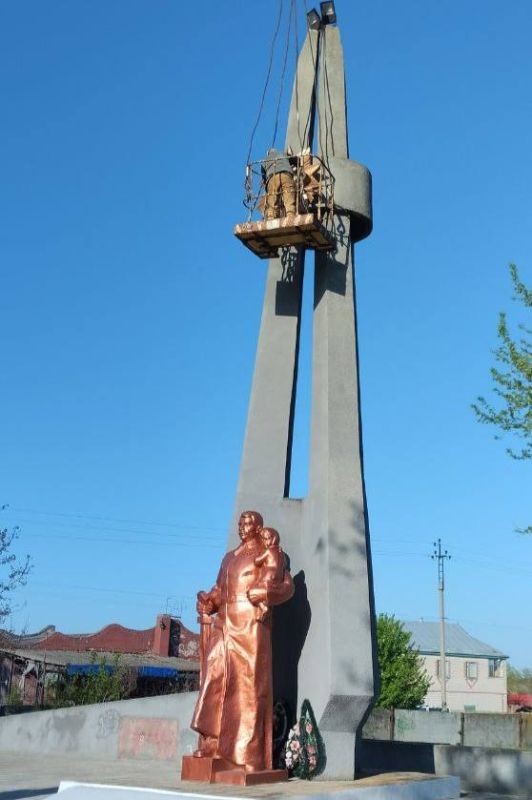 В Голопристанском МО не забывают героев: в Новой Збурьевке отреставрирован обелиск Великой Отечественной войны