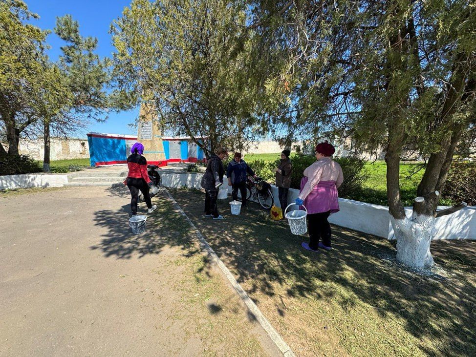 В селе Ивановка провели работы по благоустройству мемориала павшим односельчанам в годы ВОВ