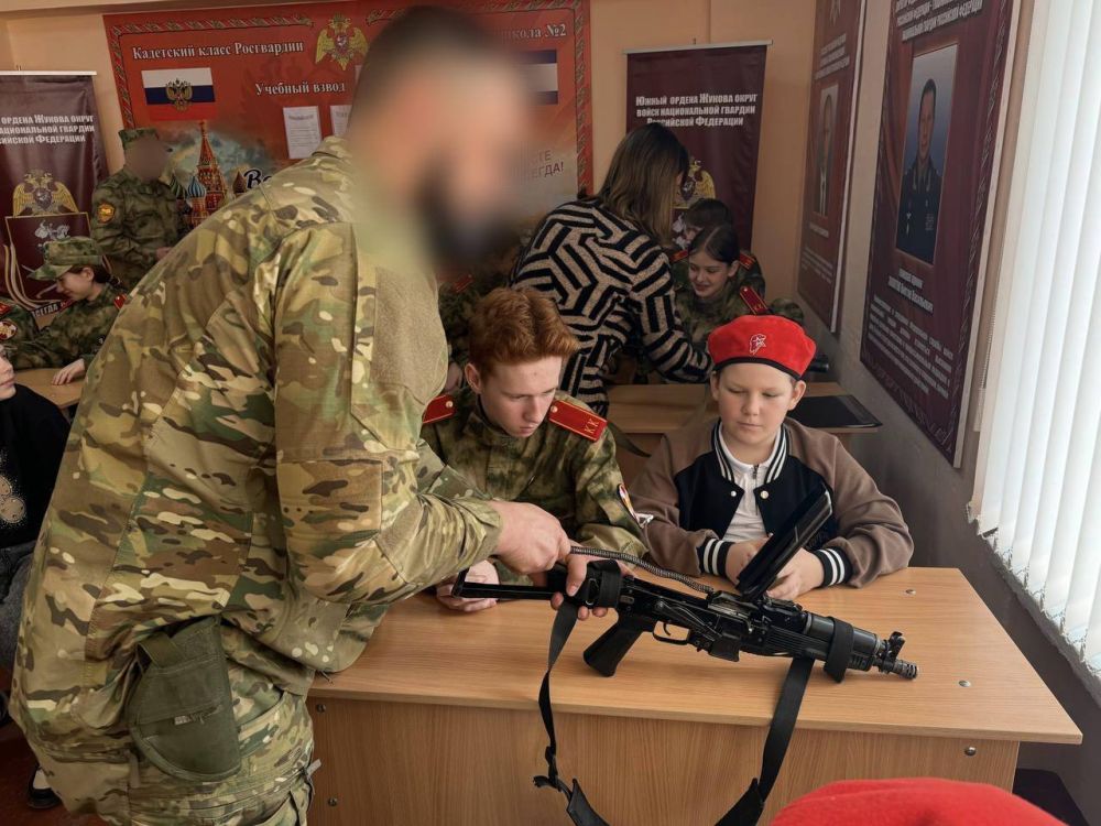 Для кадетского и юнармейского класса Сивашской школы №2 военнослужащие провели урок мужества