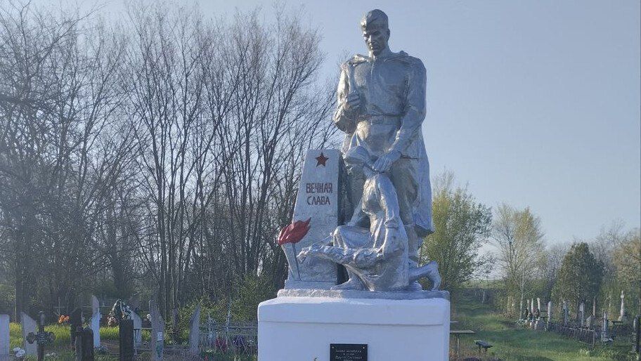 В Верхнерогачикском округе восстановили мемориалы Великой Отечественной войны