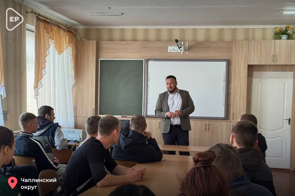 Встречи с депутатами от «Единой России» и интерактивные уроки ко Дню российского парламентаризма прошли в Херсонской области