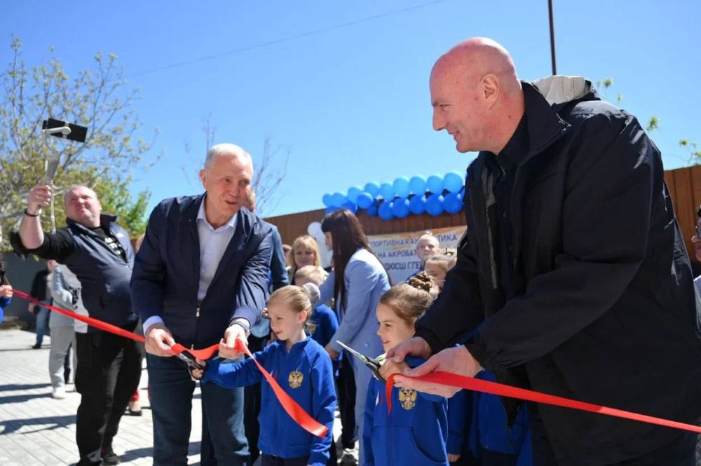 Вице-премьер Дмитрий Чернышенко и губернатор Херсонской области Владимир Сальдо обсудили восстановление региона
