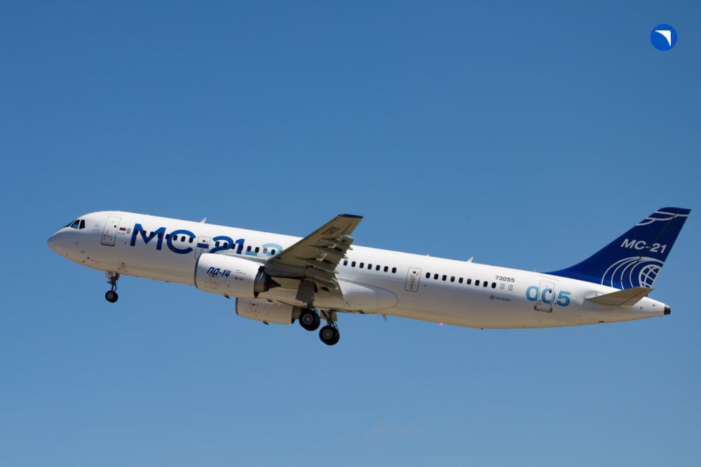 Самолет МС-21 с новыми российскими системами совершил первый полет, сообщили в Ростехе