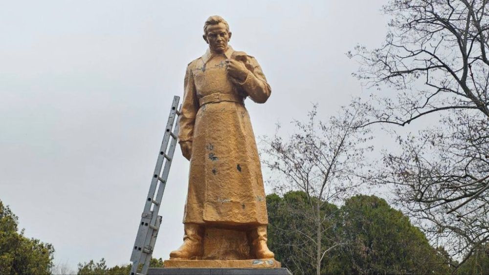 В Скадовске отремонтировали братскую могилу