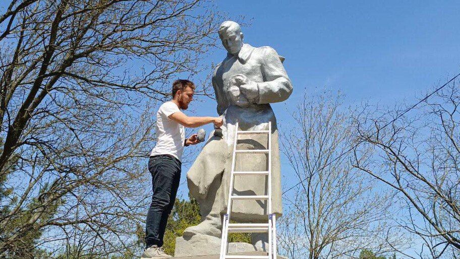 � ��������� ������ �������� ����� ��������� ���������� � 80-����� ������� ������