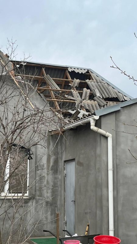 В селе Забарино в результате обстрела ВСУ ранен 80-летний мужчина, сообщил Владимир Сальдо