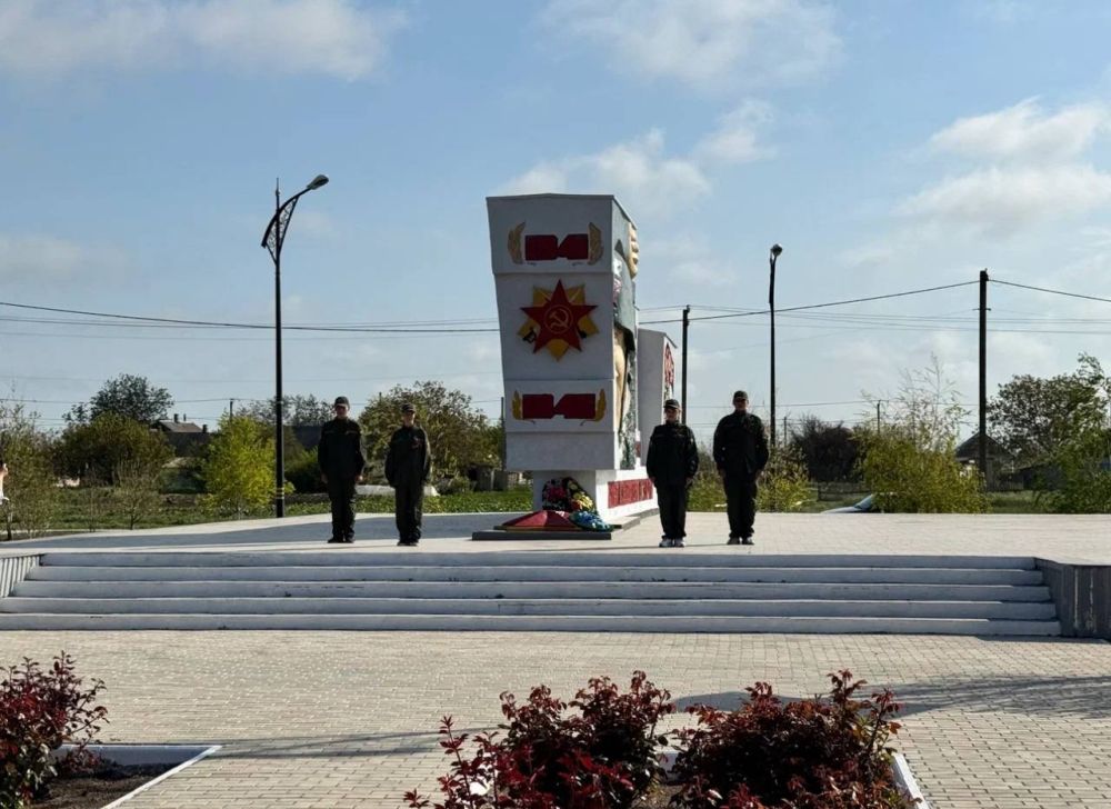 В с.Круглоозерка Голопристанского округа состоялась церемония возложения цветов, посвященная 80-й годовщине Победы советского народа в Великой Отечественной войне 1941-1945 гг