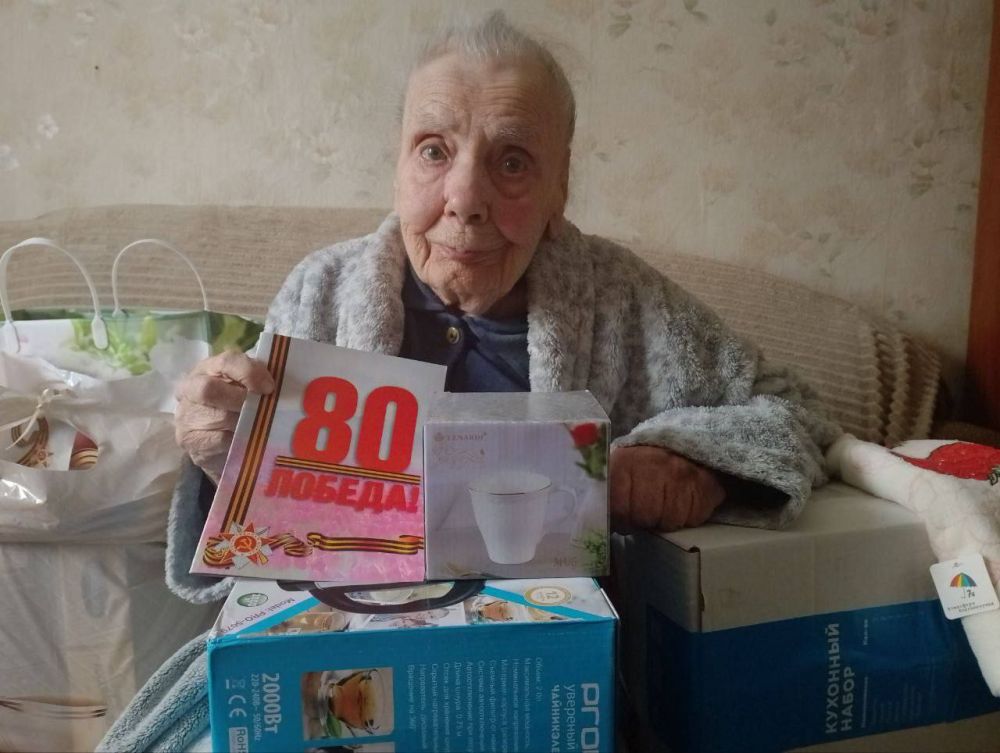 Память жива: в ТУ "Лазурное" поздравили ветеранов ВОВ