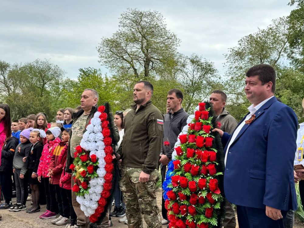 В Новософиевке, в память о 80-летии Великой Победы, состоялось возложение цветов!