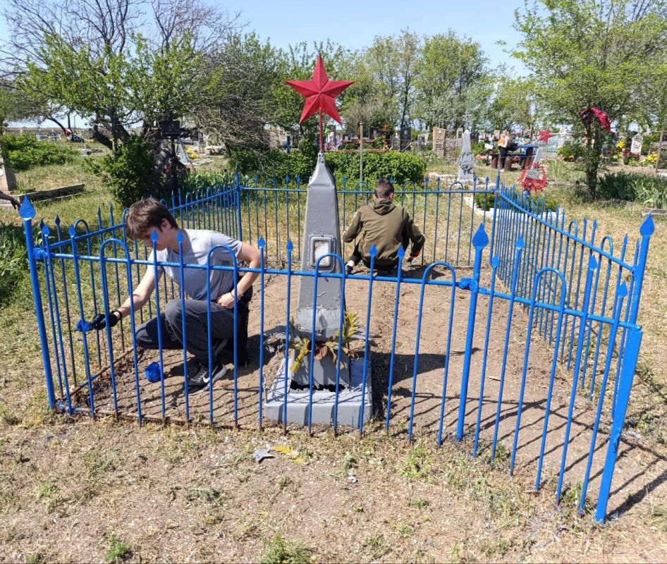 Первые Привольненской школы провели «Вахту памяти» у могил героев Великой Отечественной войны