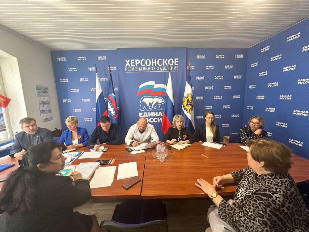 В вопросах обеспечения жильем, оформления выплат и документов помогли старшему поколению на площадке «Единой России» во время недели приемов граждан