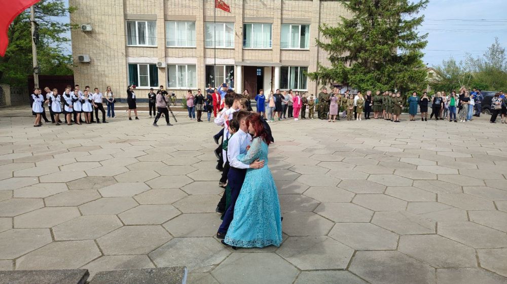 Весенний бал в Преображенке: да здравствует Победа!