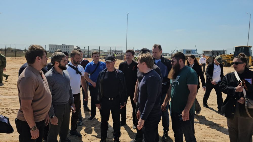 Заместитель руководителя Администрации Президента и губернатор Херсонской области побывали на стройке арт-кластера «Таврида-Арт»
