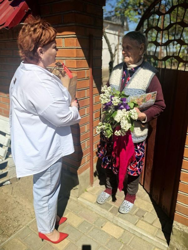 В преддверии Дня Победы сотрудники РЦО поздравили ветеранов Великой Отечественной войны и детей войны