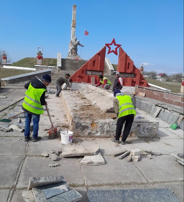 В Долматовском сельском поселении провели масштабную реконструкцию Мемориала Славы