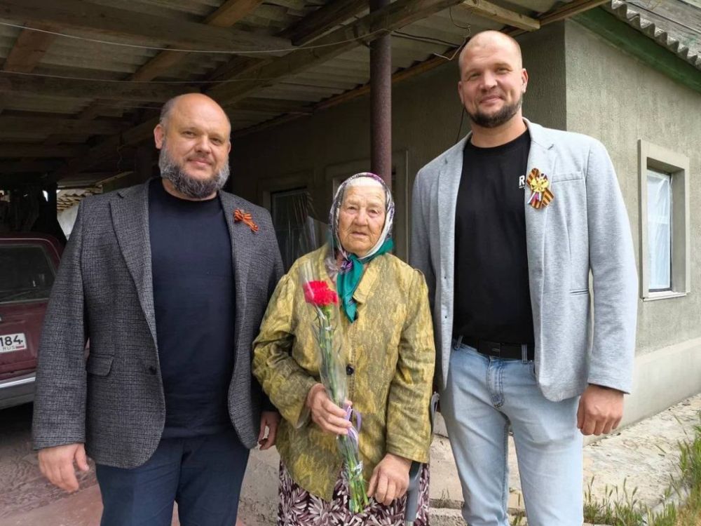 Администрация Алешкинского округа поздравила ветеранов с Днём Победы