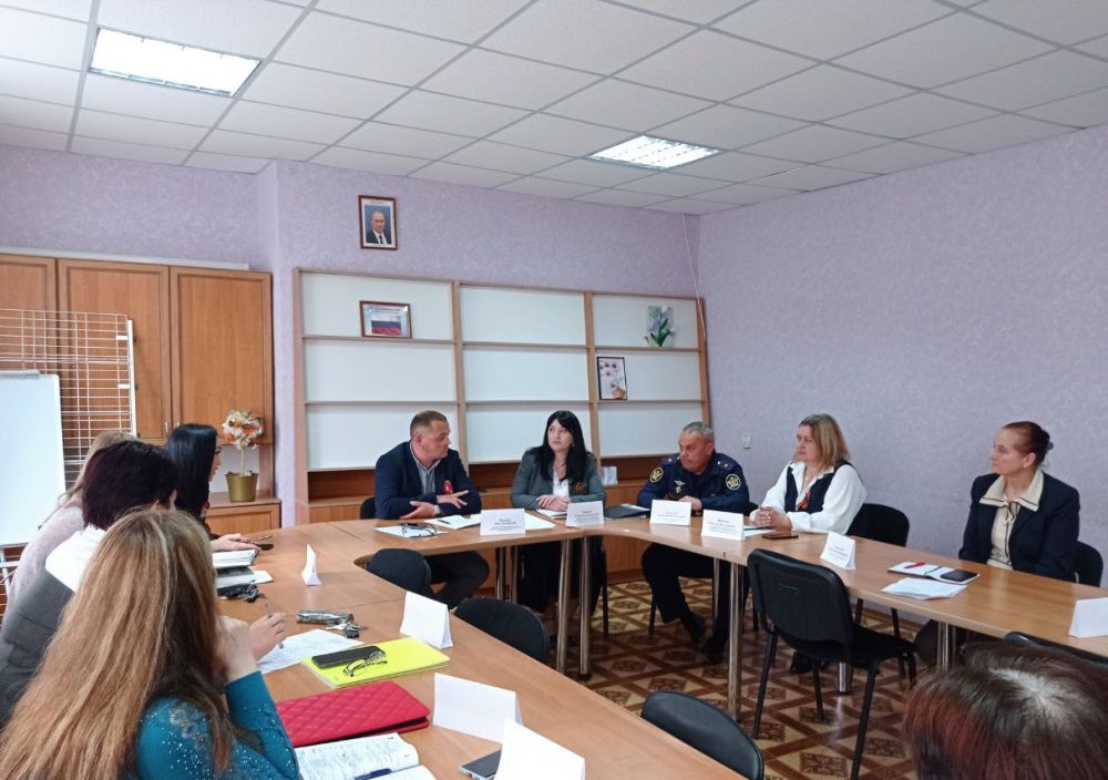 В администрации Чаплынского муниципального округа состоялось очередное заседание комиссии по делам несовершеннолетних и защите их прав