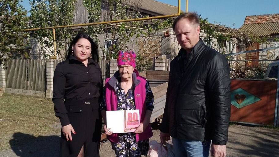 Ветеранам Скадовского округа вручили продуктовые наборы