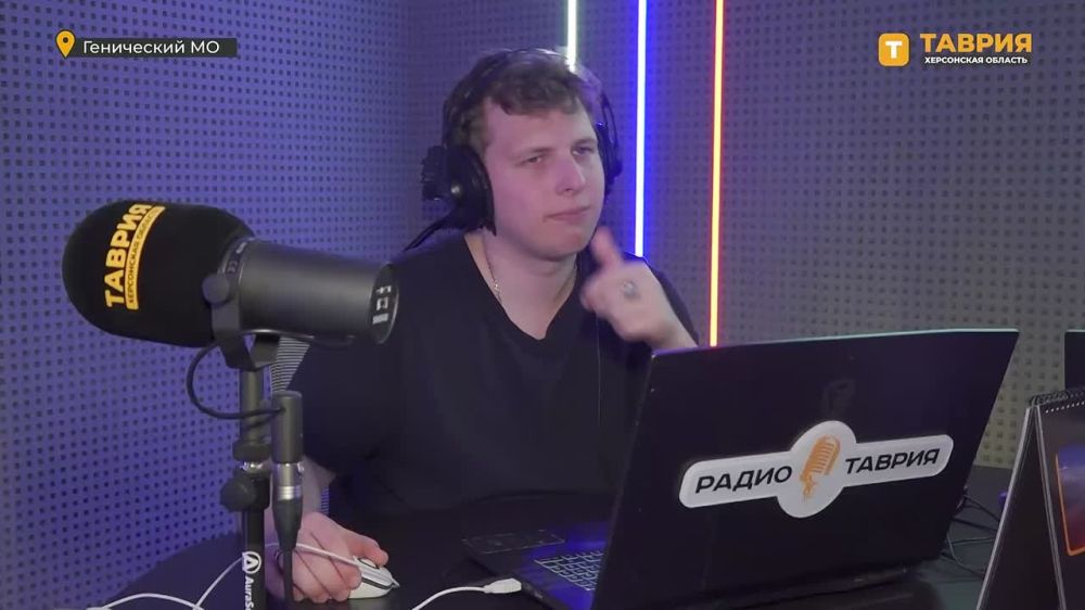 Первый заместитель губернатора Херсонской области поздравил коллектив ТРК "Таврия" с Днем радио