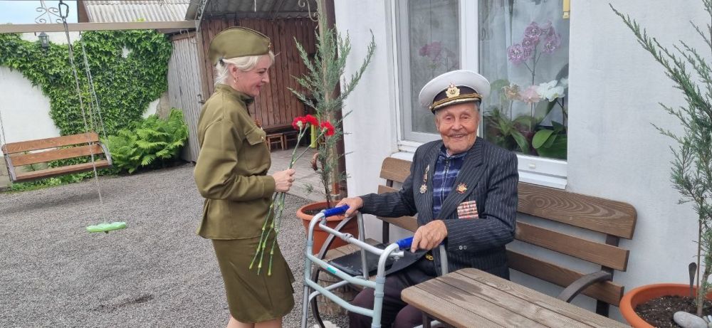 В канун празднования 80-летия Победы в Великой отечественной войне, в Скадовском МО проходит праздничная акция "Подарок ветерану", к которой присоединились старшеклассники вместе с "Женским движением Единой России" в...