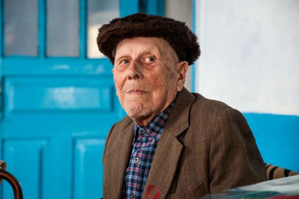 Работники прокуратуры поздравили 99-летнего ветерана с Днем Рождения и с наступающим Днем Победы