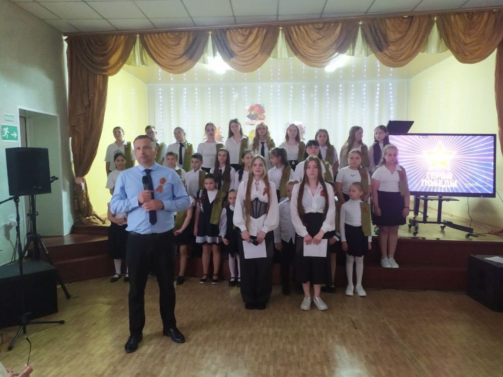 Депутат Местного Совета депутатов, член партии “Единая Россия” Козубский Алексей Богданович принял участие в праздничном концерте “А память священна” посвящённом 80-летию Победы в Великой Отечественной войне , в Новотроицкой...