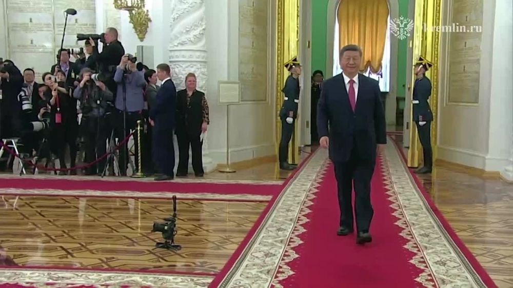 Владимир Путин проводит встречу с председателем КНР Си Цзиньпином в Кремле