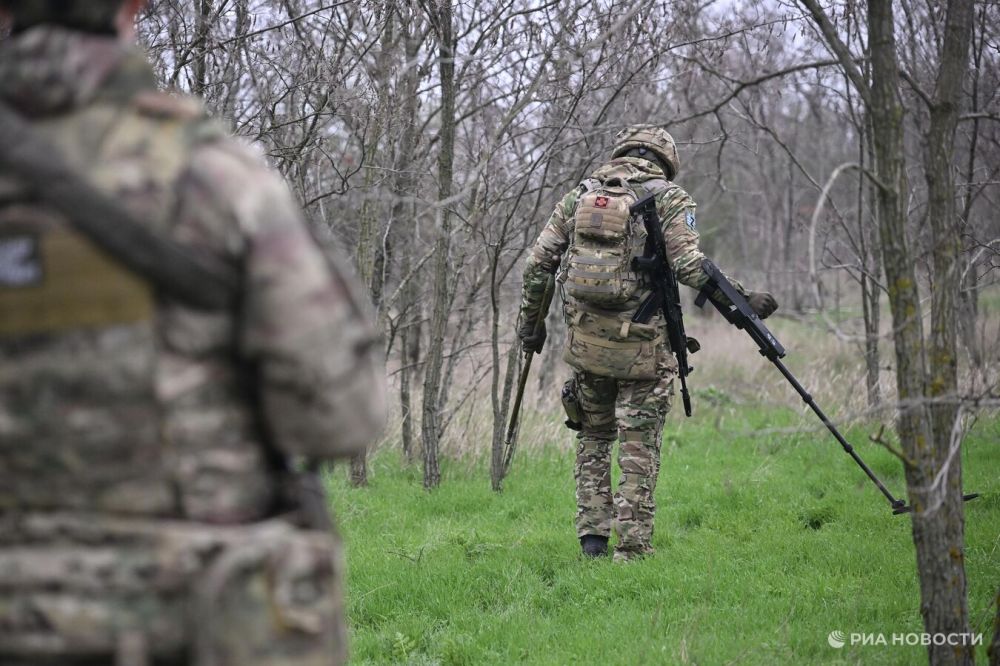 Бойцы "Днепра" восстановили памятник героям ВОВ