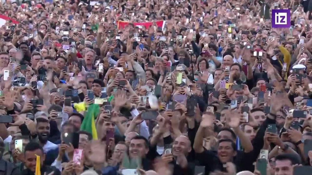 Новым папой римским избран кардинал Роберт Прево из США