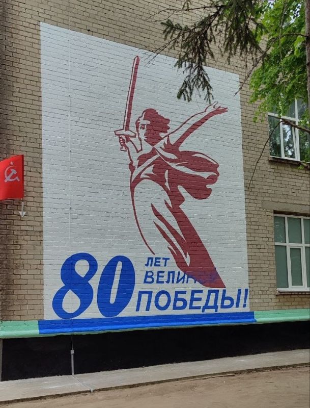 В Скадовской школе №1 при поддержке главы округа Александра Дудки создали мурал памяти героев Великой Отечественной войны